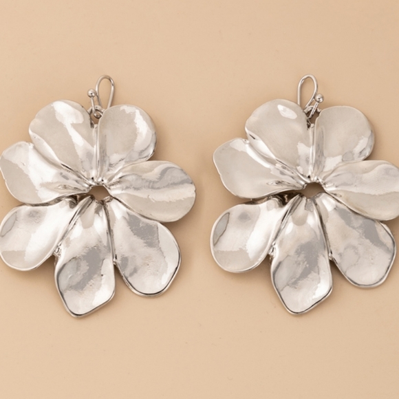 NEW SILVER FLOWER DANGLE EARRINGS #2203-1 - Picture 2 of 6